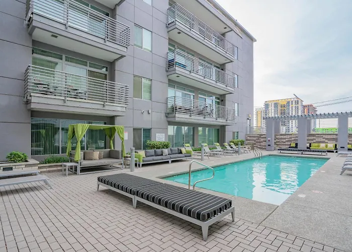 Apartment Upscale 2brdowntown Balcony & Amenities
