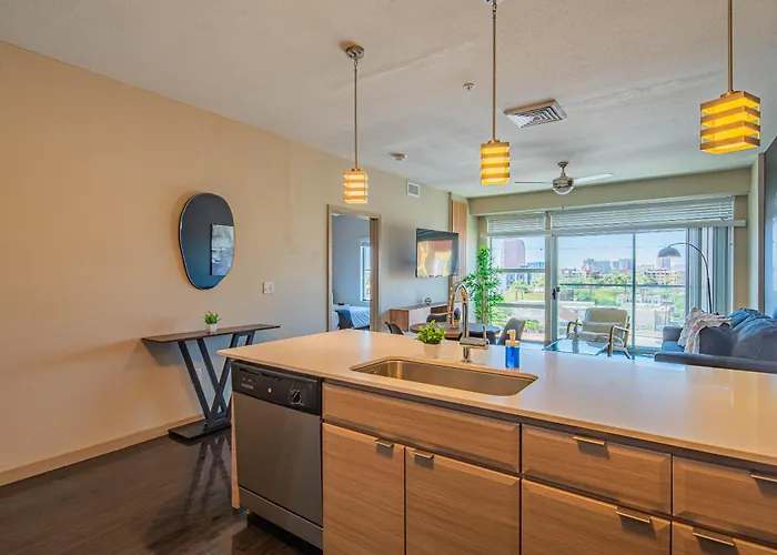 Upscale 2brdowntown Balcony & Amenities Phoenix