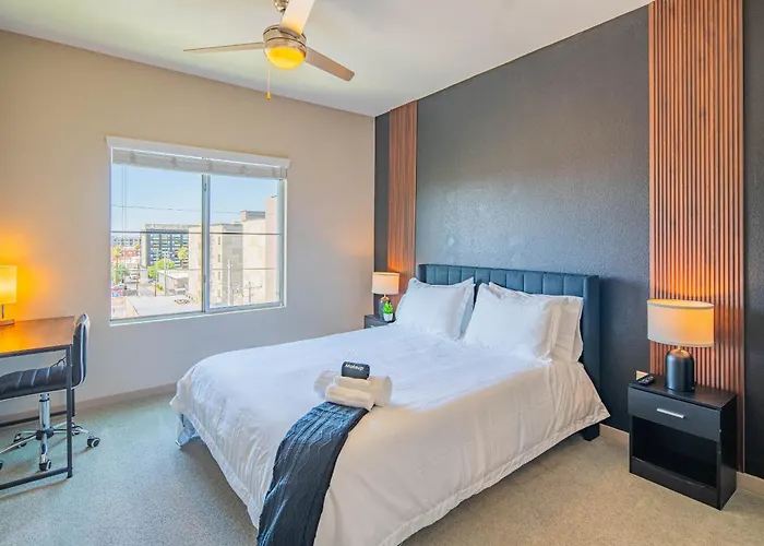Upscale 2brdowntown Balcony & Amenities Apartment