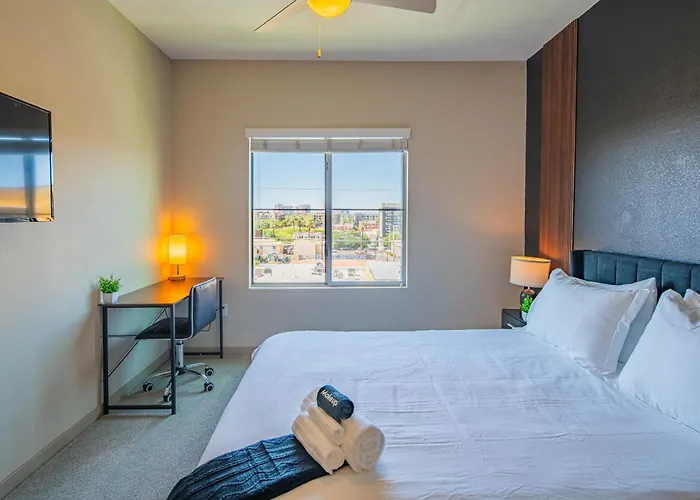 Apartment Upscale 2brdowntown Balcony & Amenities *