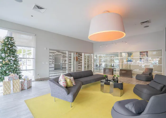 Apartment Upscale 2brdowntown Balcony & Amenities