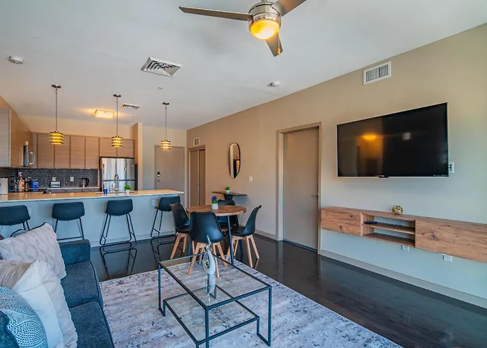 Apartment Upscale 2brdowntown Balcony & Amenities *