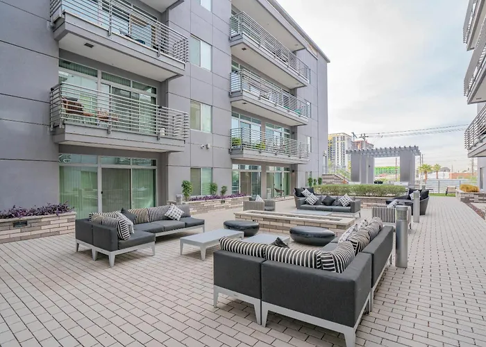 Upscale 2brdowntown Balcony & Amenities Apartment Phoenix