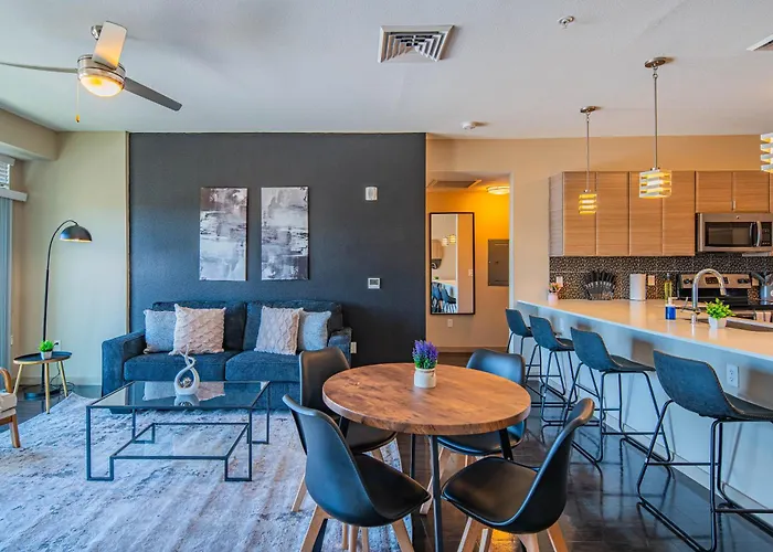 Upscale 2brdowntown Balcony & Amenities