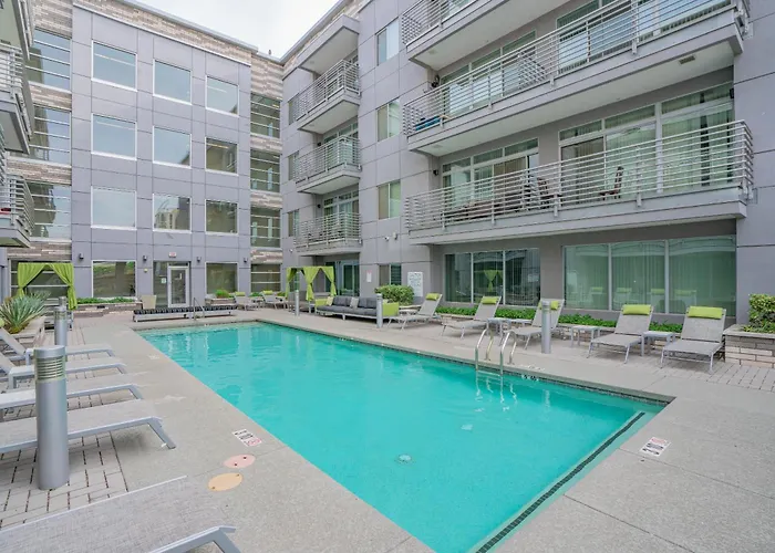 Upscale 2brdowntown Balcony & Amenities