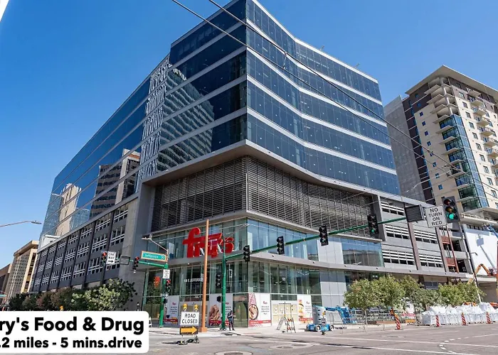 Upscale 2brdowntown Balcony & Amenities Apartment *